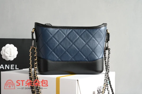 高仿香奈兒/Chanel Gabrielle流浪包 藍黑拼色單肩斜挎包：圖片 3