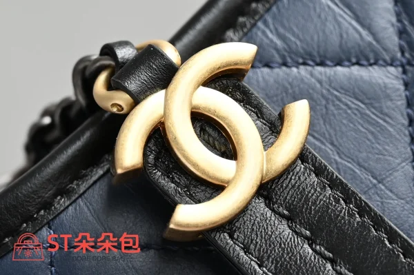 高仿香奈兒/Chanel Gabrielle流浪包 藍黑拼色單肩斜挎包：圖片 7