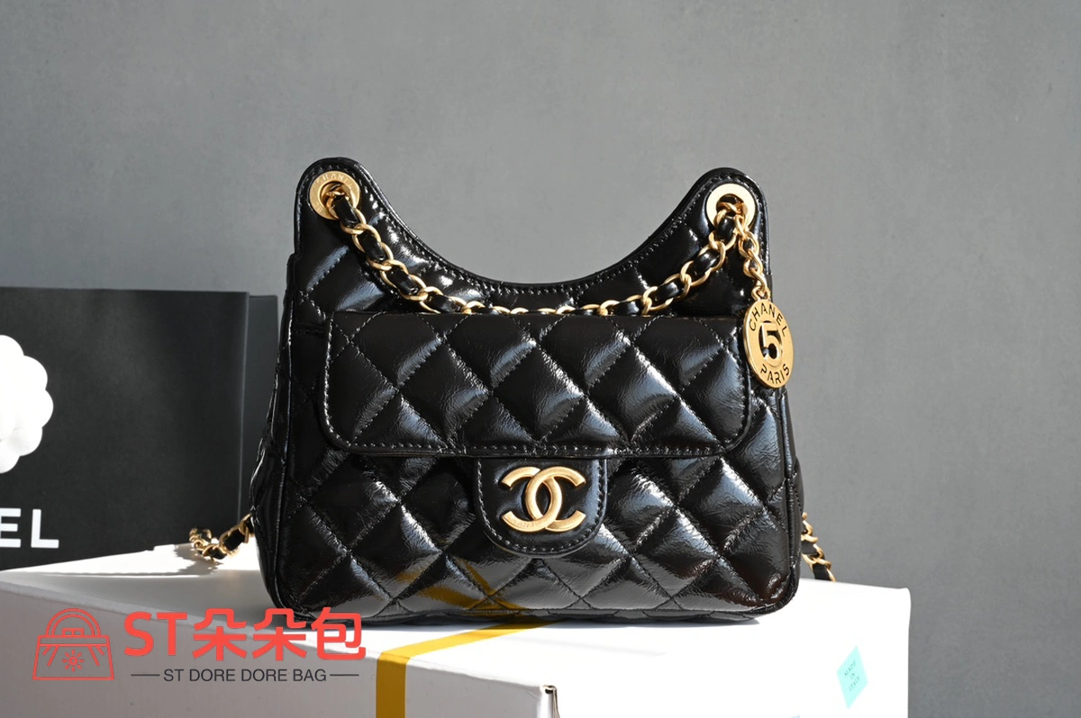 高仿香奈兒/Chanel Classic Flap菱格紋翻蓋鏈條黑色單肩包 2 高仿香奈兒/Chanel Classic Flap菱格紋翻蓋鏈條黑色單肩包