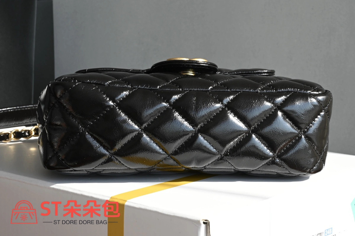 高仿香奈兒/Chanel Classic Flap菱格紋翻蓋鏈條黑色單肩包 4 高仿香奈兒/Chanel Classic Flap菱格紋翻蓋鏈條黑色單肩包