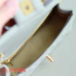 高仿香奈兒/Chanel Classic Flap 經典翻蓋金球小號淺灰單肩斜挎包：圖片 8