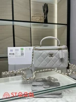 高仿香奈兒/Chanel Vanity Case系列 淺灰色方形菱格紋化妝包：圖片 2