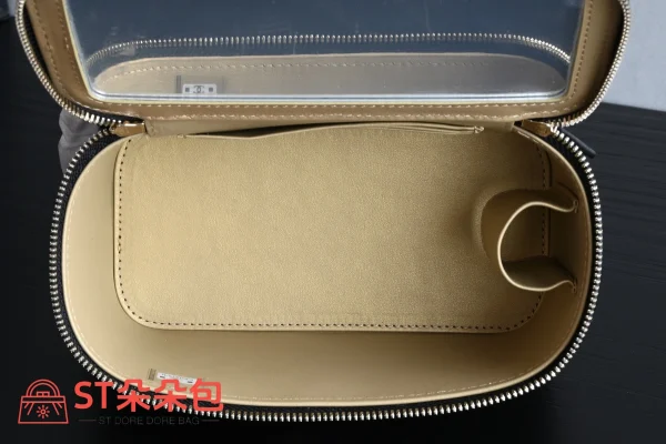 高仿香奈兒/Chanel Vanity Case 黑色帶鏈條化妝包：圖片 9