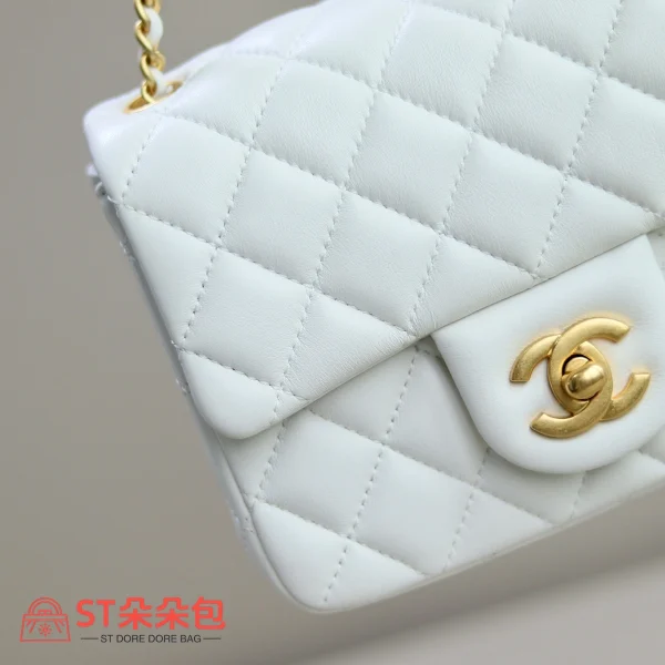 高仿香奈兒/Chanel Classic Flap 迷你白色金屬球單肩包：圖片 6