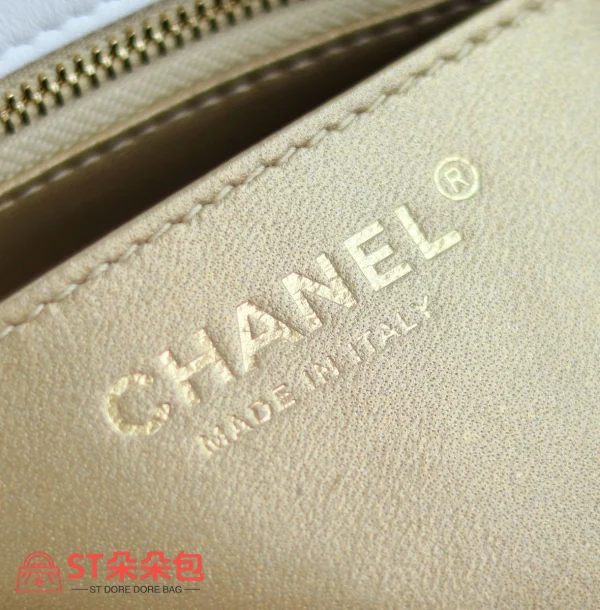 高仿香奈兒/Chanel Classic Flap 迷你白色金屬球單肩包：圖片 9