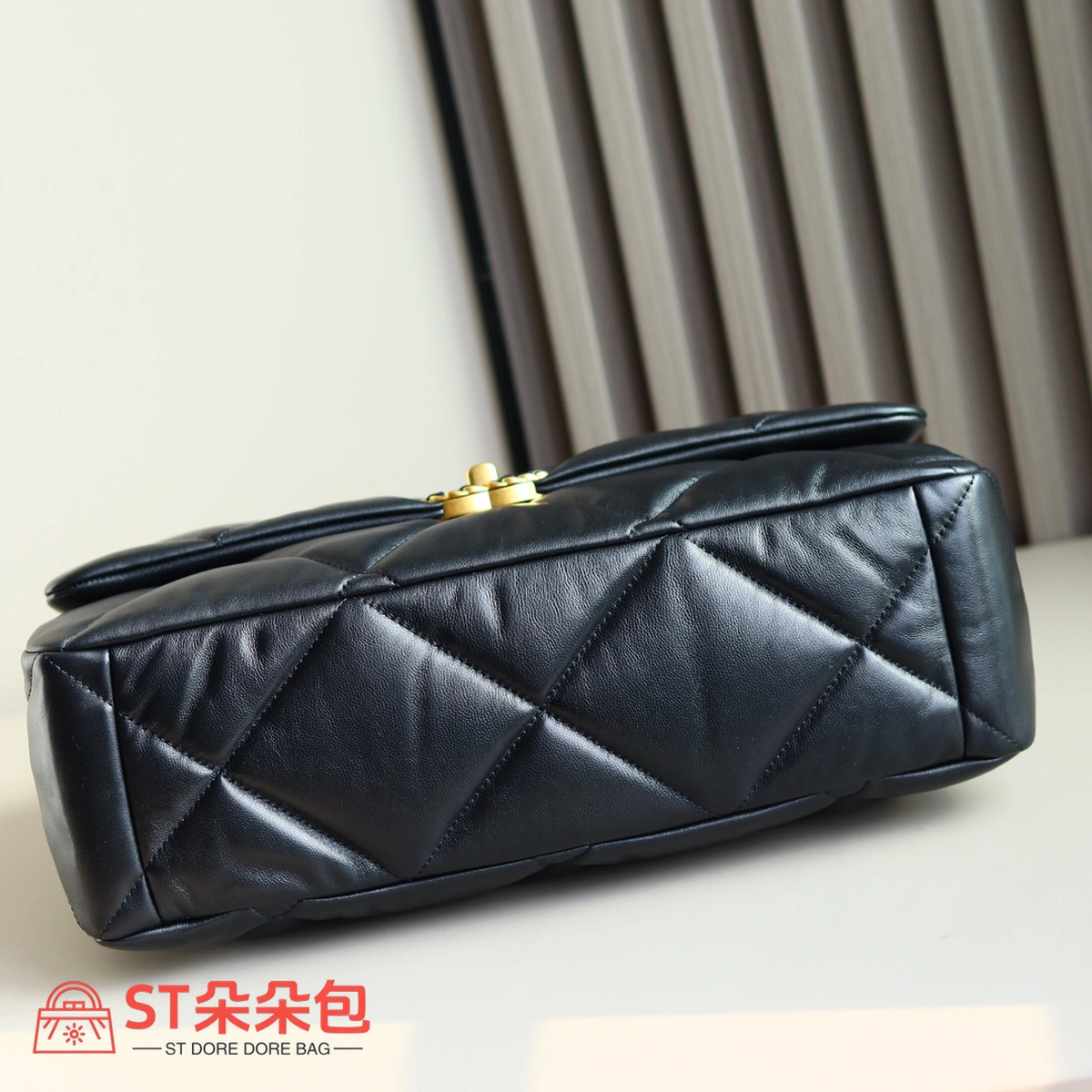 高仿香奈兒/Chanel 19 大號肩背包|黑色歐洲方框山羊皮 6 高仿香奈兒/Chanel 19 大號肩背包|黑色歐洲方框山羊皮
