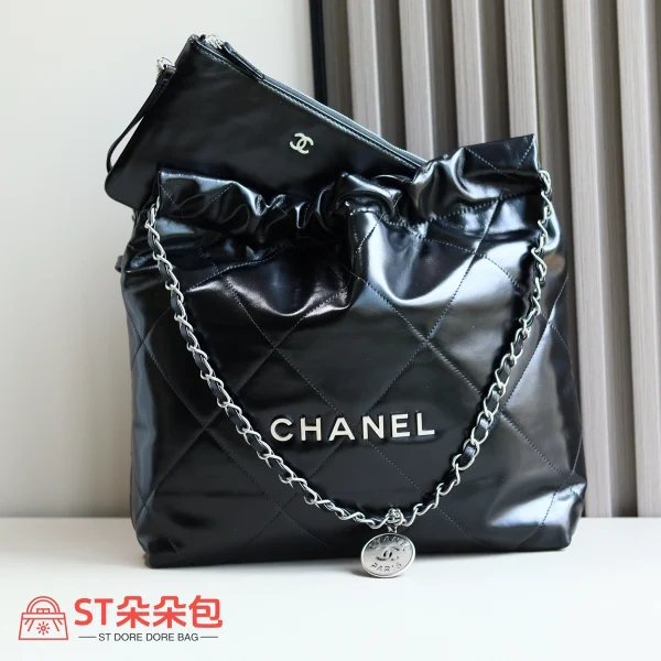 高仿香奈兒/Chanel 2024 Cruise亮面絎縫抽繩黑色垃圾袋：圖片 2