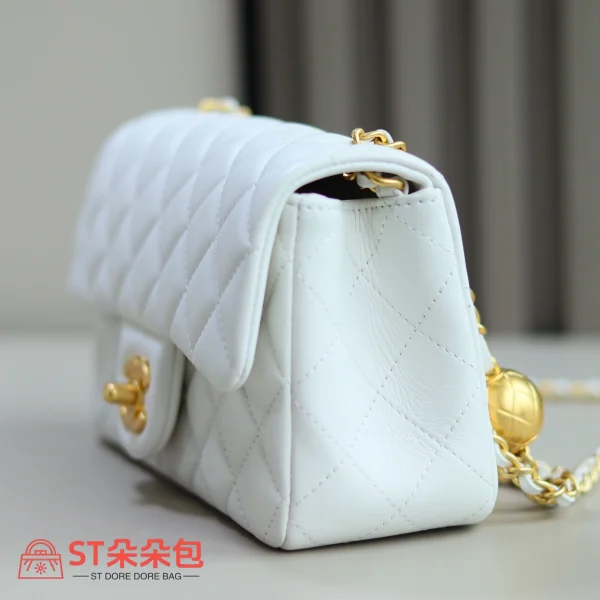 高仿香奈兒/Chanel Classic Flap 金球款 白色大mini：圖片 4