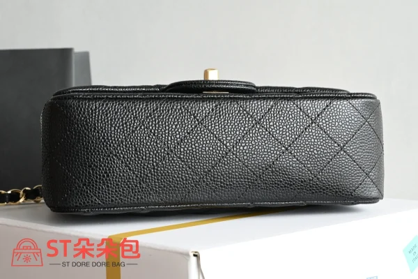 高仿香奈兒/Chanel Classic Flap 菱格紋翻蓋鏈條包 小型款 黑色：圖片 4