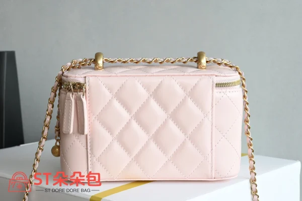 高仿香奈兒/Chanel 25S春夏系列粉色菱形格紋鏈條肩帶化妝包：圖片 3