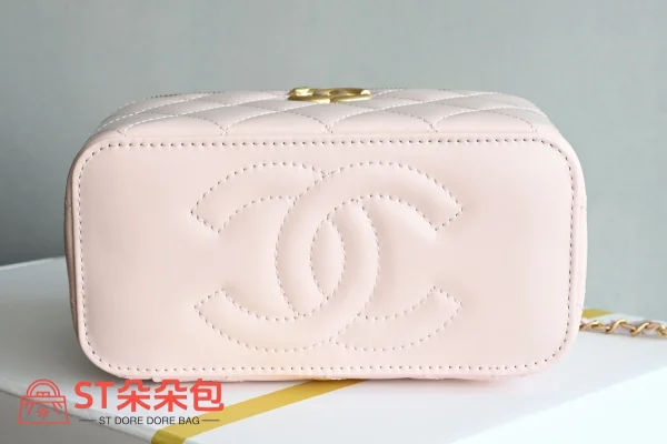 高仿香奈兒/Chanel 25S春夏系列粉色菱形格紋鏈條肩帶化妝包：圖片 4