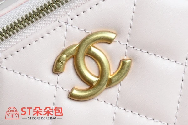 高仿香奈兒/Chanel 25S春夏系列粉色菱形格紋鏈條肩帶化妝包：圖片 7