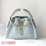 高仿香奈兒/CHANEL 25C Hobo 肩背包｜魚子醬小牛皮天青色：圖片 2