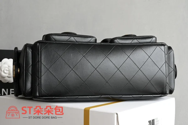 高仿香奈兒/Chanel 19系列19 Maxi多口袋菱格紋黑色肩背包：圖片 4