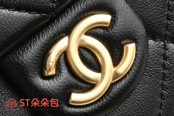 高仿香奈兒/Chanel 19系列19 Maxi多口袋菱格紋黑色肩背包：圖片 7