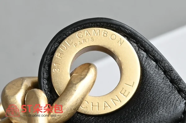 高仿香奈兒/Chanel 19系列19 Maxi多口袋菱格紋黑色肩背包：圖片 8