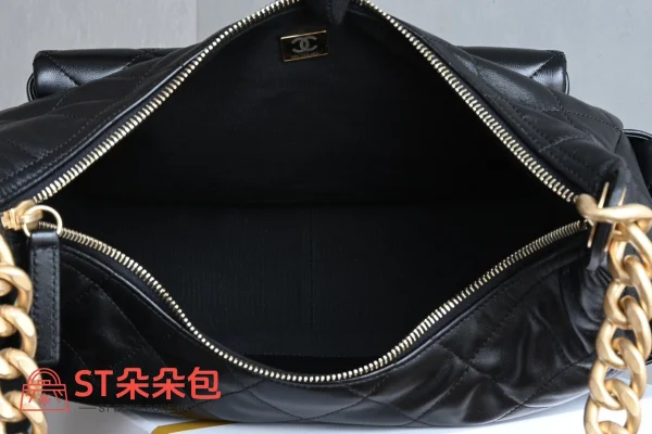 高仿香奈兒/Chanel 19系列19 Maxi多口袋菱格紋黑色肩背包：圖片 10
