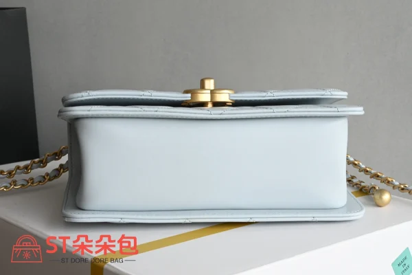高仿香奈兒/Chanel 19系列 19 Wallet on Chain 淺藍色：圖片 4