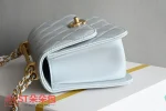 高仿香奈兒/Chanel 19系列 19 Wallet on Chain 淺藍色：圖片 5