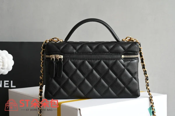 高仿香奈兒/Chanel Vanity Case系列 黑色菱格紋雙C扣鏈條化妝包：圖片 3