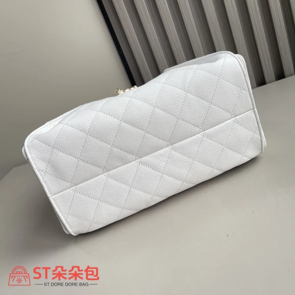 高仿香奈兒/CHANEL 25C Hobo 肩背包｜魚子醬小牛皮白色：圖片 5