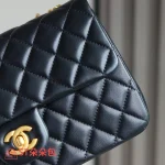 高仿香奈兒/Chanel CF山茶花系列 小號黑色鏈條包：圖片 6