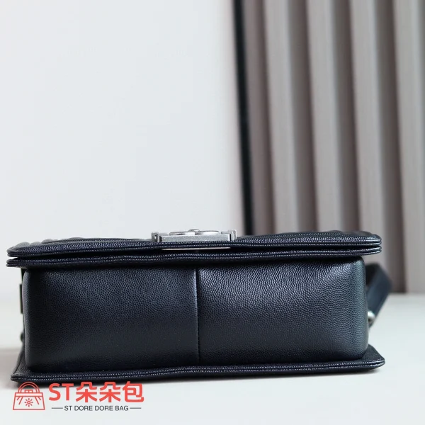 高仿香奈兒/Chanel Leboy系列25cm中號黑色肩背包：圖片 5