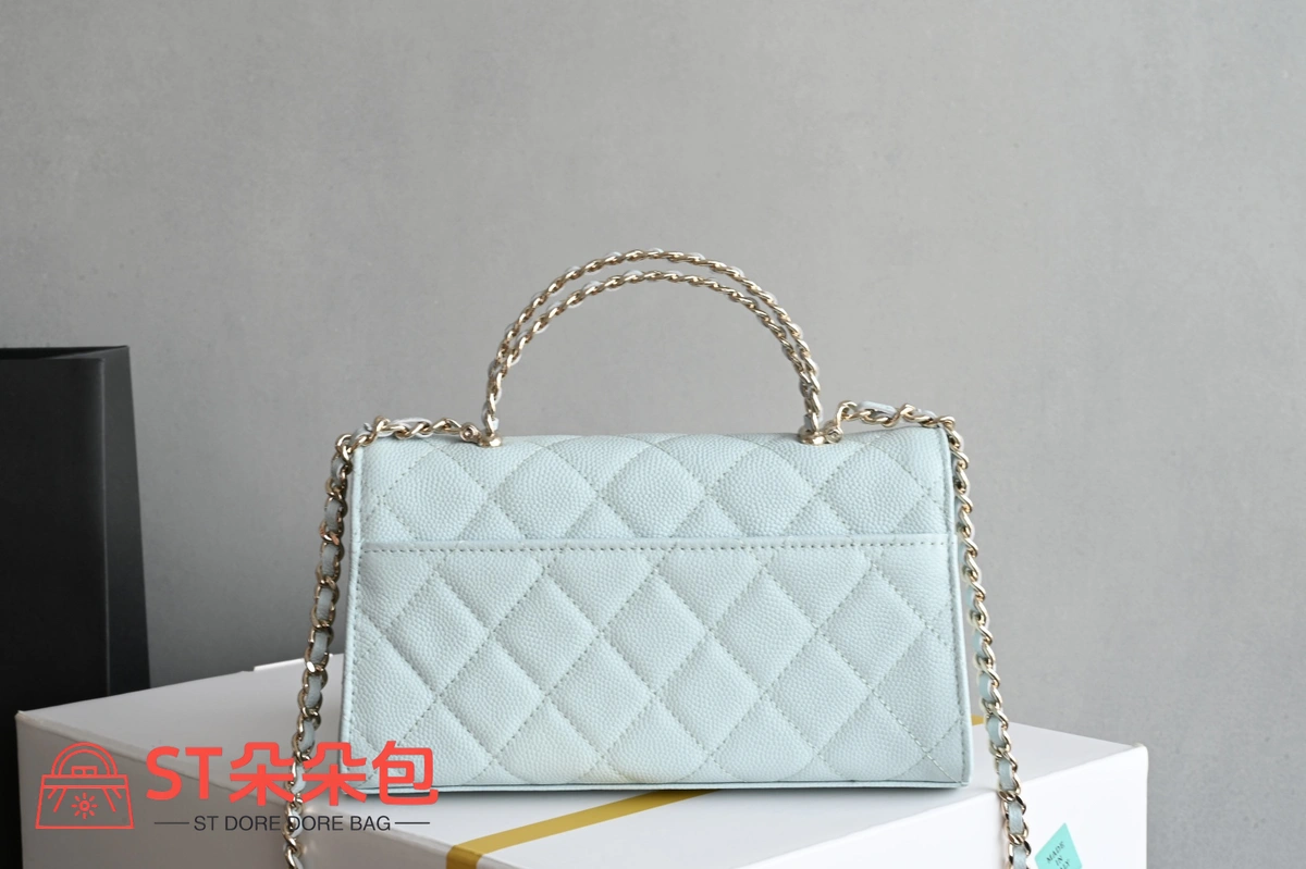 高仿香奈兒/Chanel 經典口蓋包系列帶手柄鏈條翻蓋錢包款淺藍色 3 高仿香奈兒/Chanel 經典口蓋包系列帶手柄鏈條翻蓋錢包款淺藍色