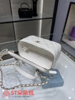 高仿香奈兒/Chanel Vanity Case 方形菱格紋白色化妝包：圖片 9