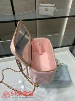 高仿香奈兒/Chanel Vanity Case 菱格紋鏈條盒子包 淺粉色：圖片 9