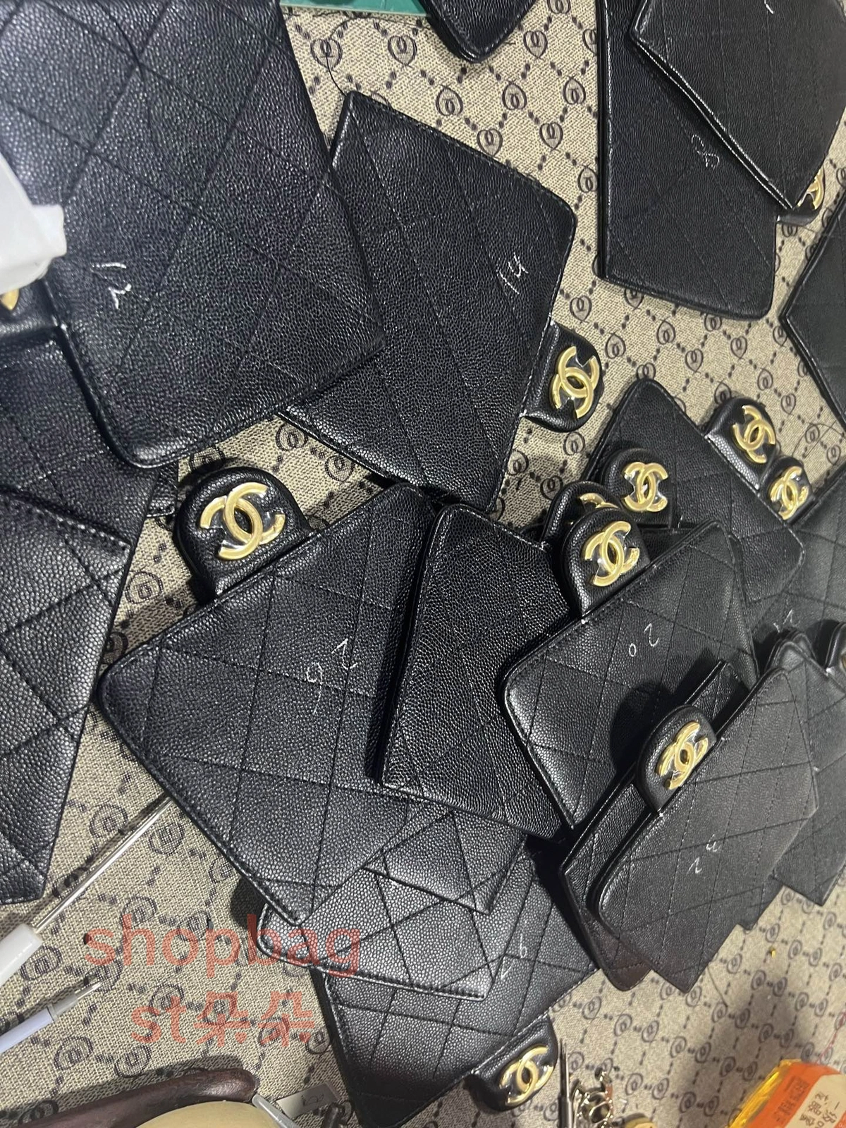 高仿包包|香奈兒 25BAG 嬉皮Hobo小號鑒定版 細節解説 13 25bag生產細節,所有可見不可見全部都是進口資料,無一偷工減料! 這個包能做到行業天花板級品只能靠手工、托料、皮料好! 缺一不可!