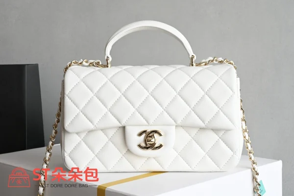 高仿香奈兒/Chanel Classic Flap 菱格紋雙C鎖扣手柄白色單肩包：圖片 2