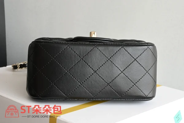 高仿香奈兒/Chanel Classic Flap 迷你方形口蓋包 黑色：圖片 4