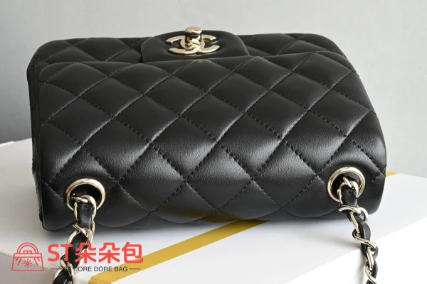 高仿香奈兒/Chanel Classic Flap 迷你方形口蓋包 黑色：圖片 6