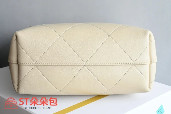 高仿香奈兒/Chanel 19系列19 Shoulder Bag米白色肩背包：圖片 4