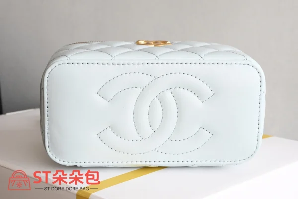 高仿香奈兒/Chanel 經典系列方形菱格紋鏈條盒子包淺藍色：圖片 4