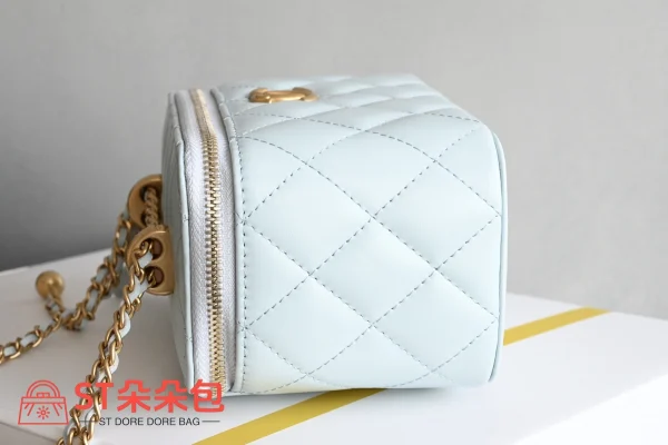高仿香奈兒/Chanel 經典系列方形菱格紋鏈條盒子包淺藍色：圖片 5