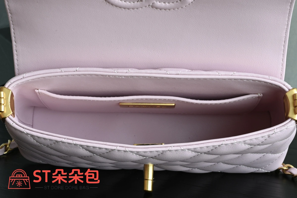 高仿香奈兒/Chanel Classic Flap系列迷你菱形格紋單肩手提包淡粉色 10 高仿香奈兒/Chanel Classic Flap系列迷你菱形格紋單肩手提包淡粉色