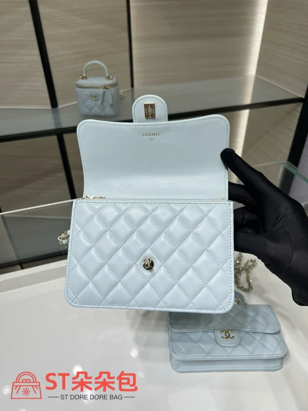 高仿香奈兒/Chanel 25S Classic Flap提柄款淺藍色小包：圖片 8