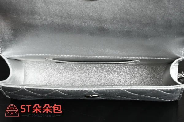 高仿香奈兒/Chanel Première 菱格紋鏈條翻蓋單肩包 銀色：圖片 9