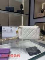 高仿香奈兒/Chanel Vanity Case 菱格紋白色手拿包/化妝包（帶肩帶）：圖片 3