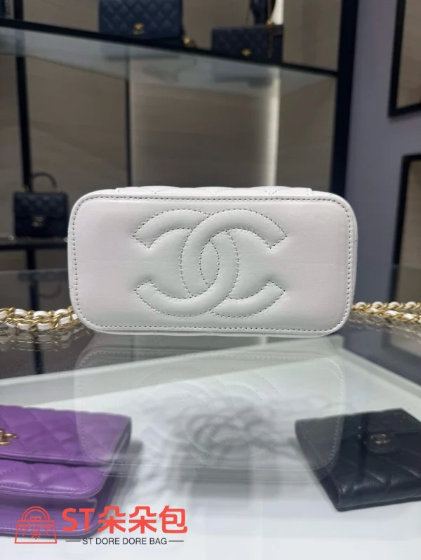 高仿香奈兒/Chanel Vanity Case 菱格紋白色手拿包/化妝包（帶肩帶）：圖片 4