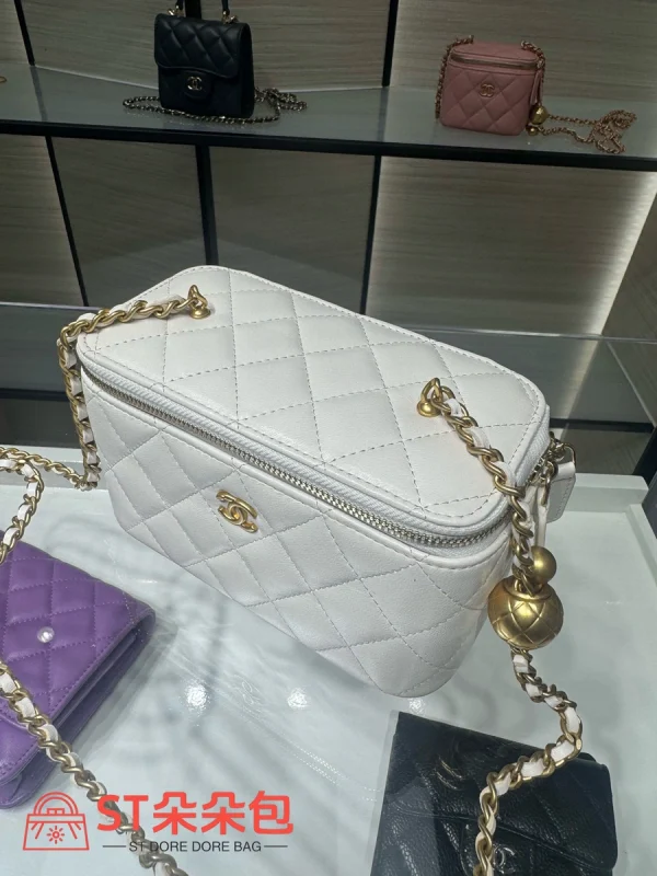 高仿香奈兒/Chanel Vanity Case 菱格紋白色手拿包/化妝包（帶肩帶）：圖片 5