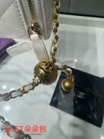 高仿香奈兒/Chanel Vanity Case 菱格紋白色手拿包/化妝包（帶肩帶）：圖片 7