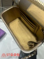 高仿香奈兒/Chanel Vanity Case 菱格紋白色手拿包/化妝包（帶肩帶）：圖片 8