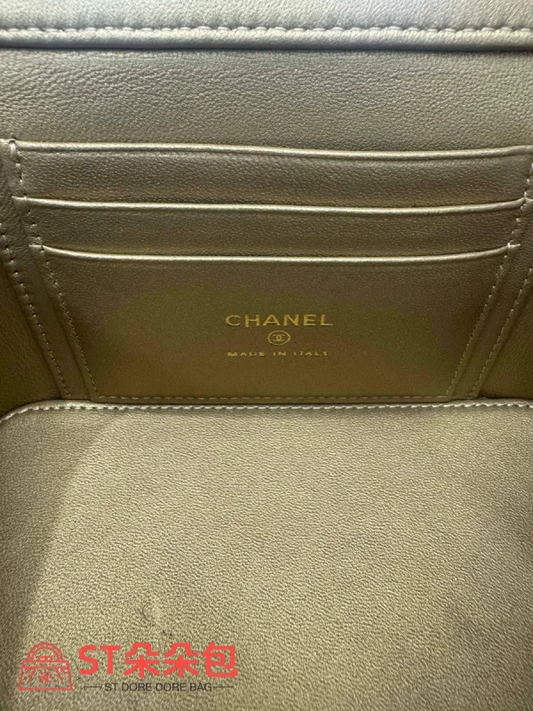 高仿香奈兒/Chanel Vanity Case 菱格紋白色手拿包/化妝包（帶肩帶）：圖片 10
