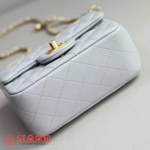 高仿香奈兒/Chanel Classic Flap 淺灰色金球迷你Flap Bag：圖片 6