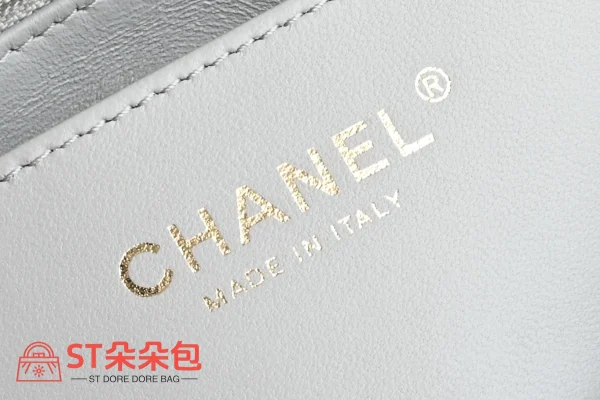 高仿香奈兒/Chanel Classic Flap 帶頂部手柄菱格紋翻蓋包 淺灰色：圖片 9