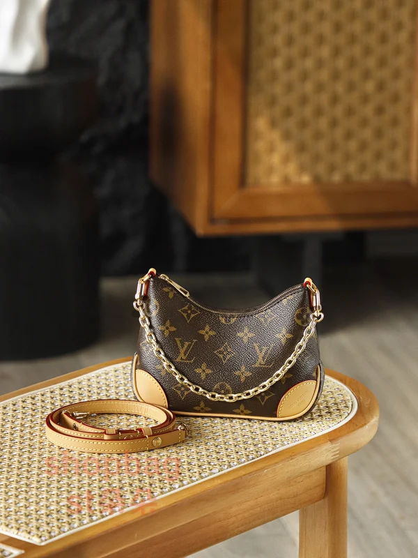 LV Nano Boulogne牛角包 M25519 實拍照片正面