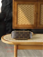 LV Nano Boulogne牛角包 M25519 實拍照片底部